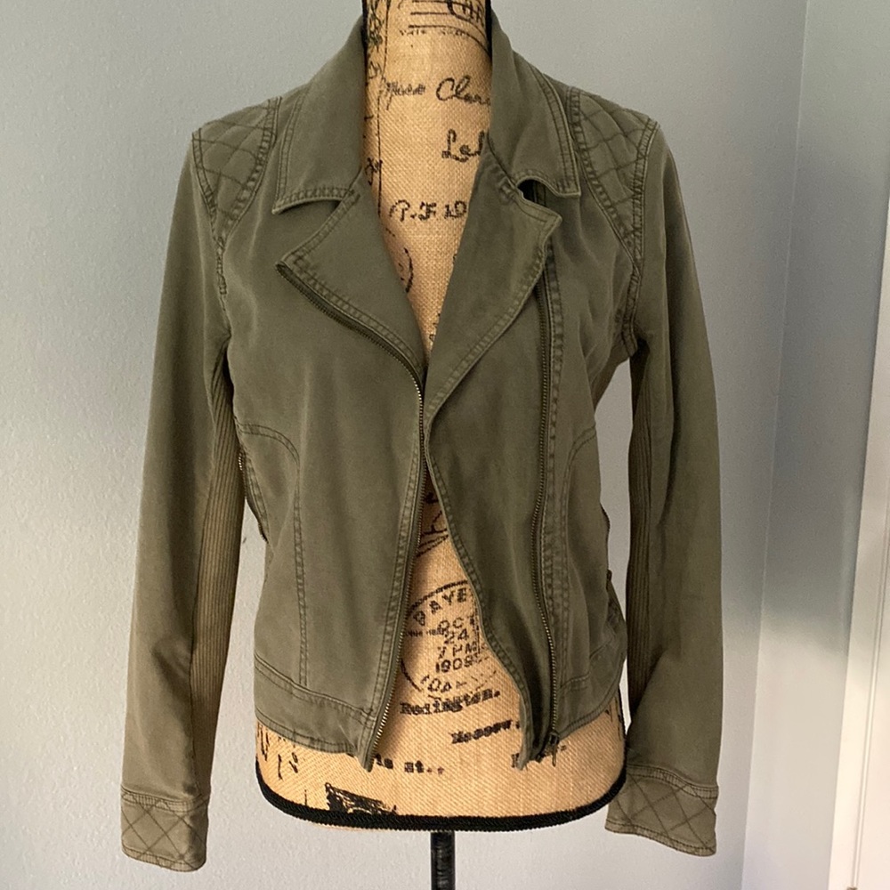 Anthropologie jacket.  Great details.  Size small.